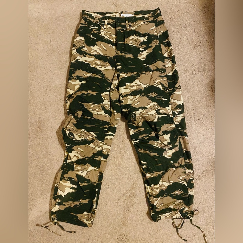 Good American. Green/beige camo. Size 2/26.